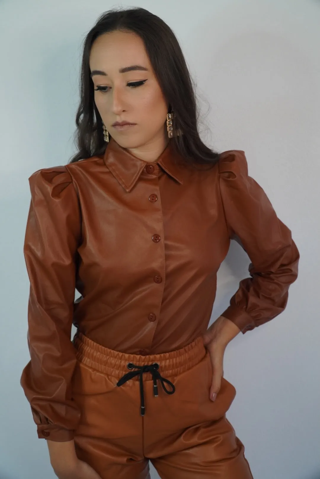 CAMASA 'BROWN LEATHER' - Camasa maro din piele si umeri bufanti